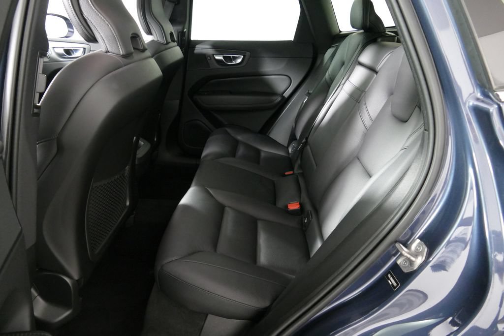 Used 2022 Volvo XC60 B5 Momentum w/ Climate Package AWD/4WD image 27