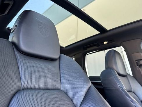 Used 2018 Porsche Cayenne Platinum Edition image 20