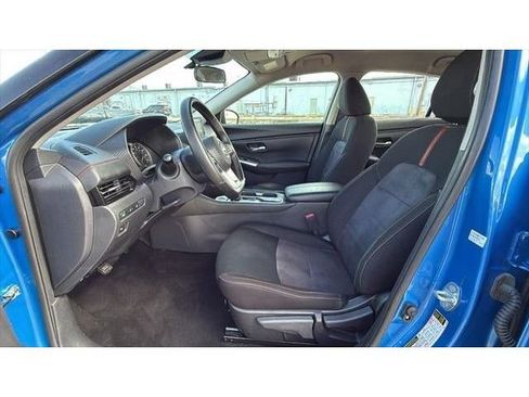 Used 2025 Nissan Sentra SR FWD image 11