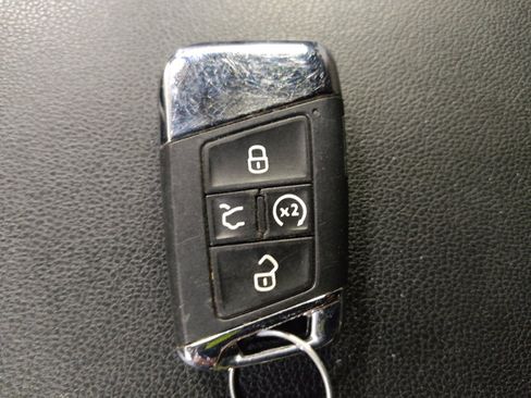 Used 2023 Volkswagen Atlas Cross Sport SE FWD image 32