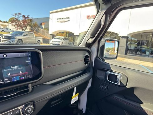 New 2026 Jeep Wrangler Unlimited Rubicon w/ Technology Group AWD/4WD image 25