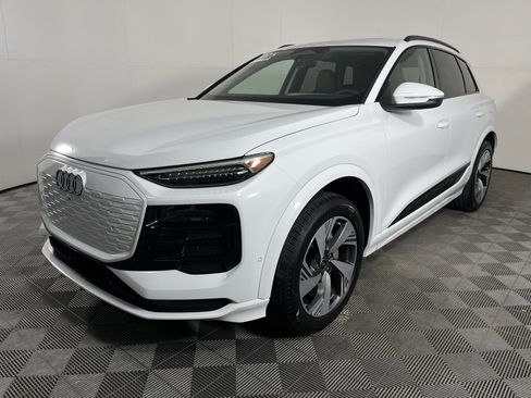 Used 2025 Audi Q6 e-tron Premium Plus w/ Premium Plus image 4