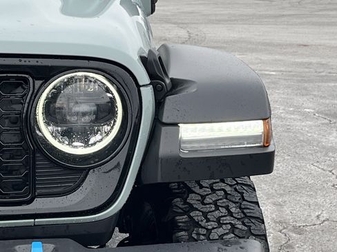 Used 2024 Jeep Wrangler Unlimited image 10