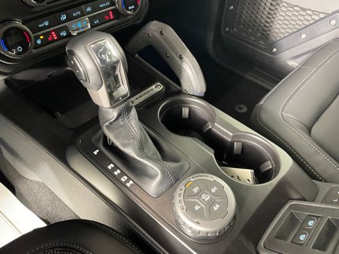 New 2025 Ford Bronco Outer Banks w/ Sasquatch Package image 7