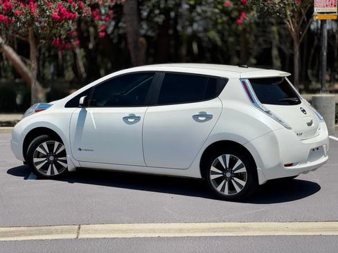 Used 2015 Nissan Leaf SV FWD image 13