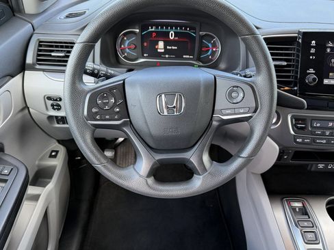 Used 2021 Honda Pilot EX image 11