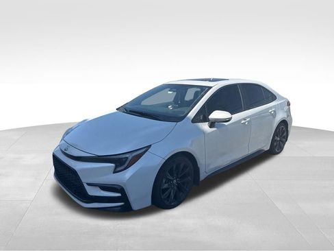 Used 2023 Toyota Corolla SE w/ SE Premium Package FWD image 4