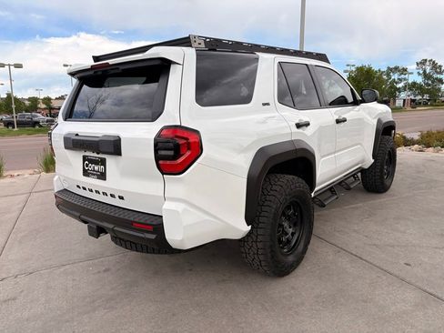 Used 2025 Toyota 4Runner SR5 AWD/4WD image 10