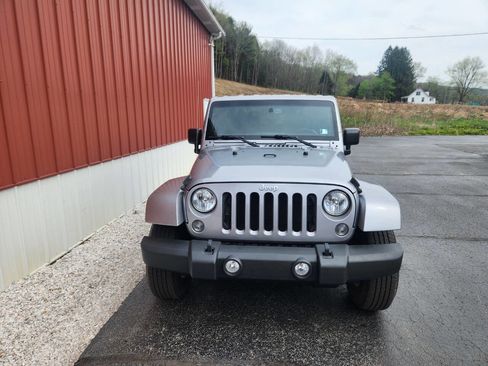 Used 2014 Jeep Wrangler Rubicon w/ Power Convenience Group image 4