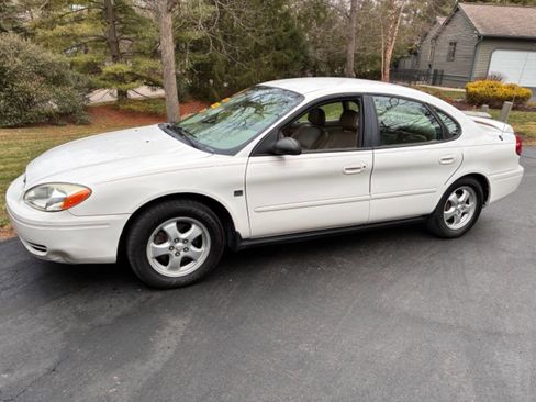 Used 2004 Ford Taurus SES image 25