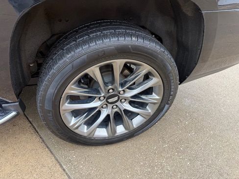 Used 2020 Cadillac Escalade Luxury w/ Escalade Sport Edition image 29