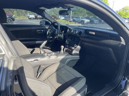 Used 2017 Ford Mustang Coupe RWD image 21