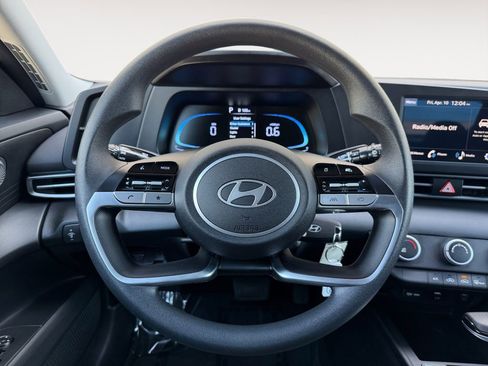 Used 2025 Hyundai Elantra SE FWD image 22