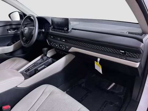 Used 2025 Honda Accord SE image 30