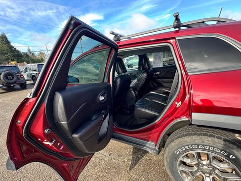 Used 2020 Jeep Cherokee Trailhawk w/ Cold Weather Group image 19