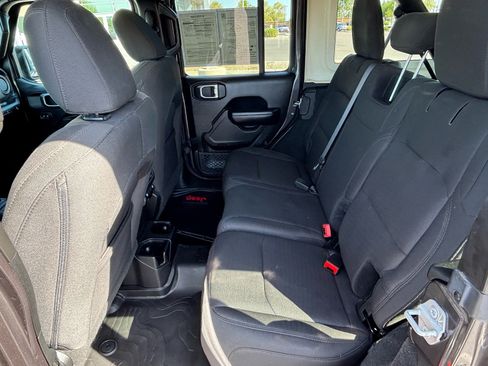 Used 2019 Jeep Wrangler Unlimited Sport S AWD/4WD image 28
