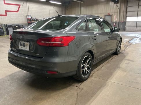 Used 2017 Ford Focus SEL image 9