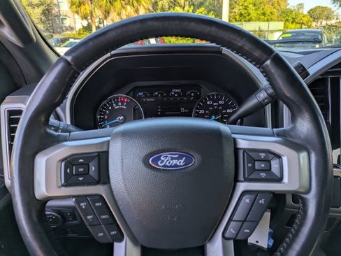 Used 2022 Ford F350 Lariat image 25