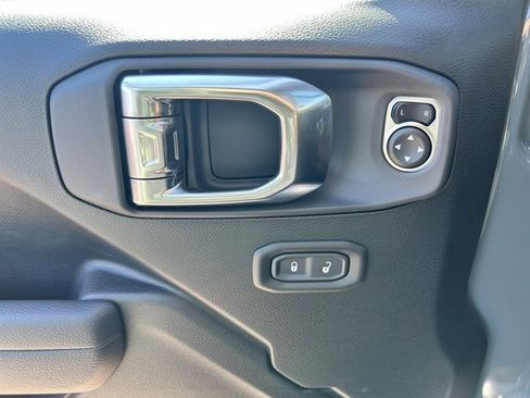 New 2025 Jeep Gladiator Willys image 14