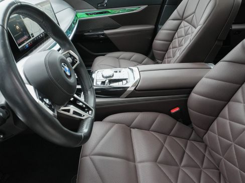 Certified 2023 BMW 740i RWD image 11