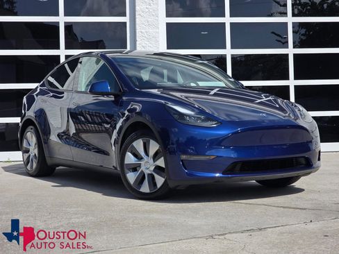 Used 2023 Tesla Model Y Long Range AWD/4WD image 1