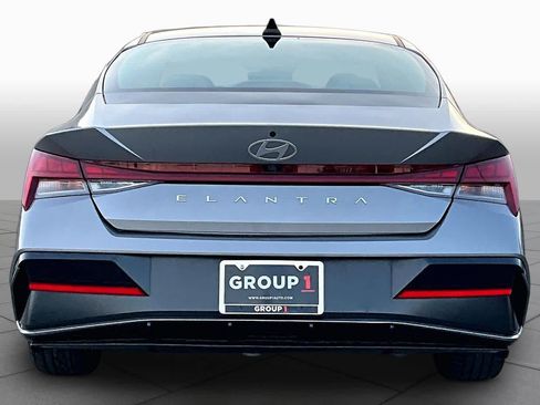 Used 2024 Hyundai Elantra Limited FWD image 5