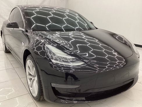 Used 2018 Tesla Model 3 Mid Range RWD image 3