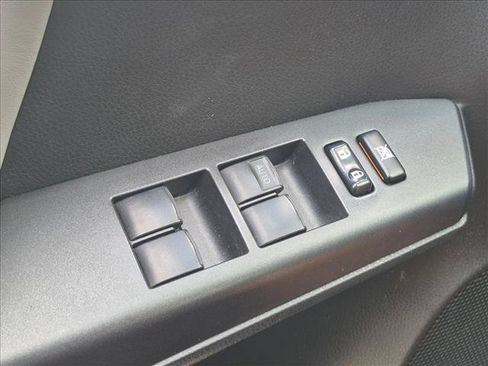 Used 2017 Toyota RAV4 XLE FWD image 12