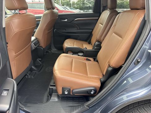 Used 2018 Toyota Highlander Limited AWD/4WD image 28