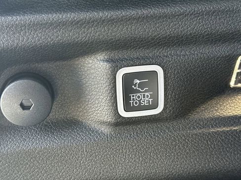 New 2025 Jeep Grand Cherokee L Laredo image 19