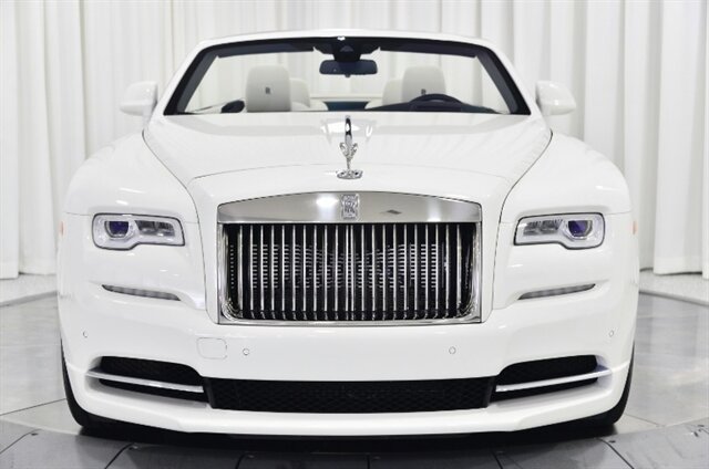 Used 2019 Rolls-Royce Dawn RWD image 2