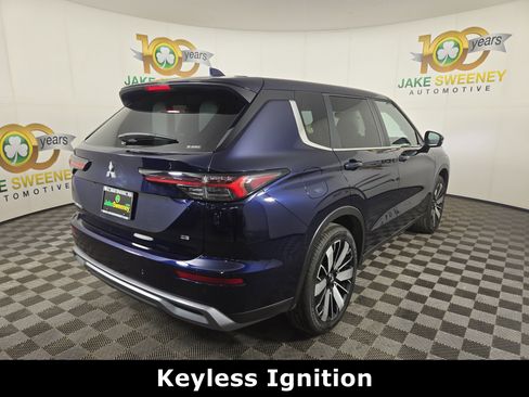 New 2025 Mitsubishi Outlander SE image 7