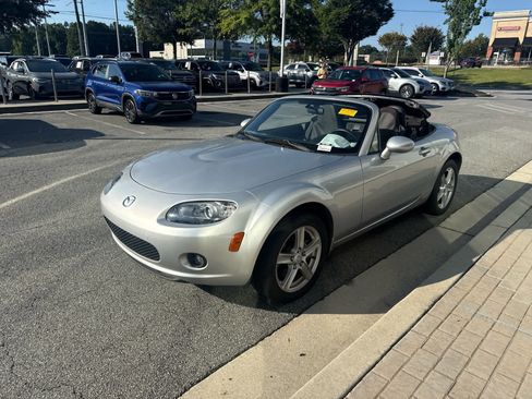 Used 2006 MAZDA MX-5 Miata Touring RWD image 4