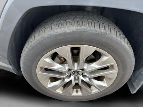 Used 2020 Toyota RAV4 XLE Premium image 34