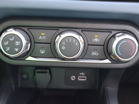 Used 2025 Nissan Versa SV FWD image 20