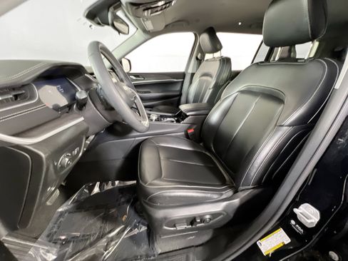 Used 2023 Jeep Grand Cherokee L Limited image 19