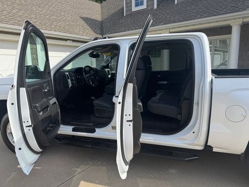 Used 2018 Chevrolet Silverado 1500 LT w/ All Star Edition image 10