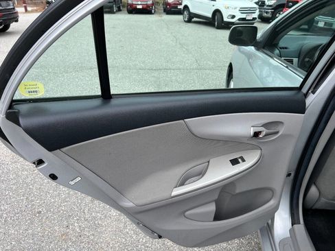 Used 2013 Toyota Corolla LE Special Edition image 18