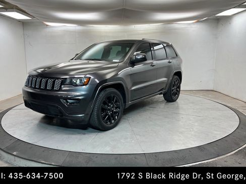 Used 2017 Jeep Grand Cherokee Altitude image 1
