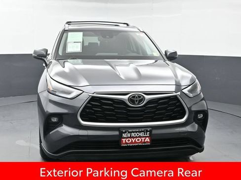 Used 2022 Toyota Highlander XLE AWD/4WD image 10