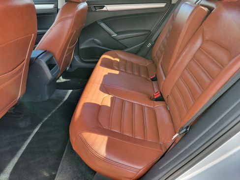 Used 2017 Volkswagen Passat 1.8T S image 7