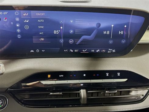 Used 2025 Buick Enclave Preferred image 14