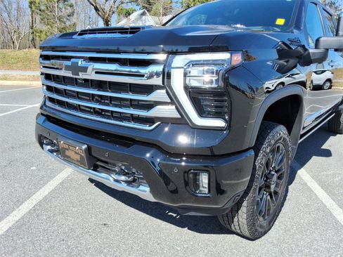 Used 2025 Chevrolet Silverado 2500 High Country w/ Technology Package image 9
