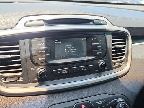 Used 2017 Kia Sorento FWD image 21
