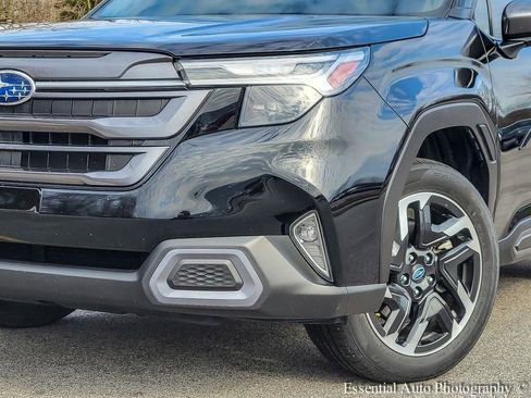 Used 2025 Subaru Forester Limited image 3