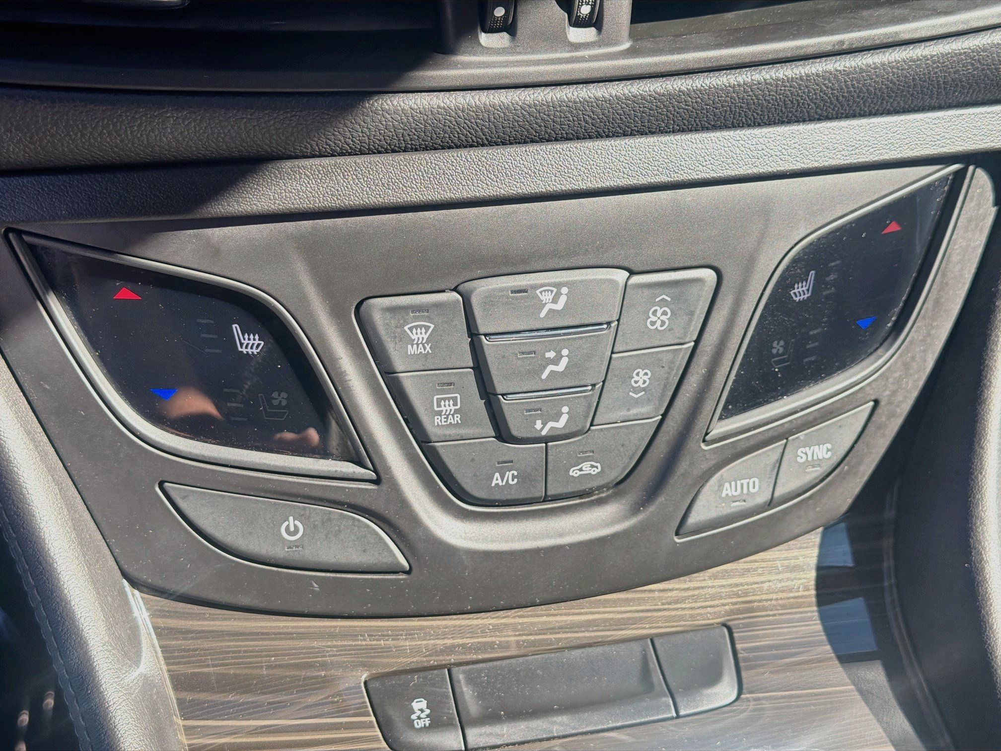 Used 2020 Buick Envision Premium AWD/4WD image 23