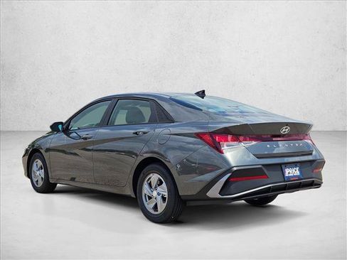 Used 2026 Hyundai Elantra SE FWD image 8