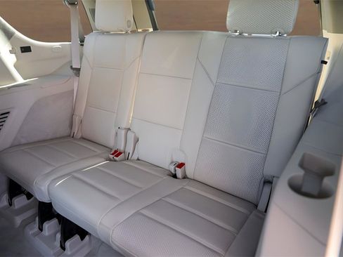 Used 2024 Cadillac Escalade Premium Luxury Platinum w/ Heavy-Duty Trailer Package image 18