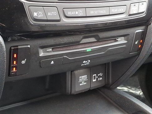 Used 2021 Honda Pilot Touring image 25