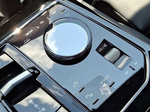 Used 2024 BMW i5 eDrive40i w/ Premium Package image 31